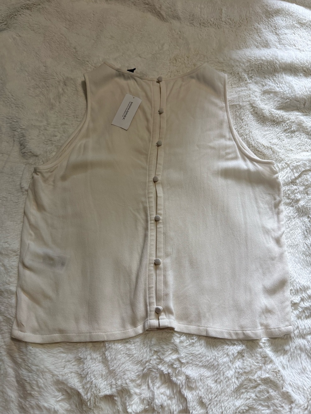 NWT Banana Republic Cream Tank Top With Button-up Back - Picture 4 of 4